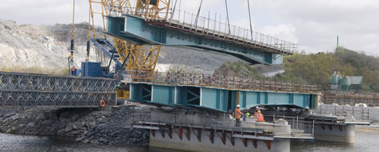 Giant crane lifts landmark Glaslyn bridge into place