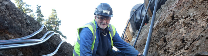 Veteran construction worker provides a guiding hand to trainees